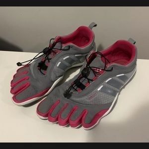 Adidas Womens Adipure Size 10 Gray Barefoot Five Finger Training Shoes